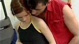 Учитель спорта трахает студента - порно видео