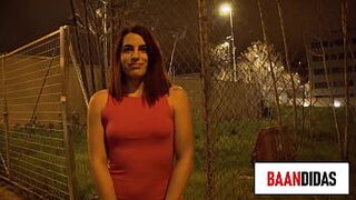 Кьюбанка хочет ощутить весь член внутри своей киски, потому что деньги ее возбуждают - порно видео