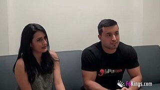 Мы трахаем Бьянку на глазах у ее парня! - порно видео